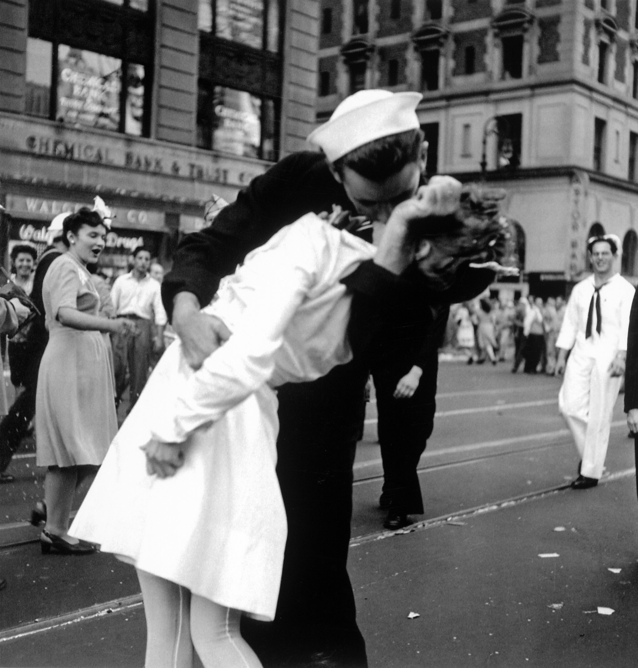 Foto do marinheiro beijando uma mulher na Times Square em 1945