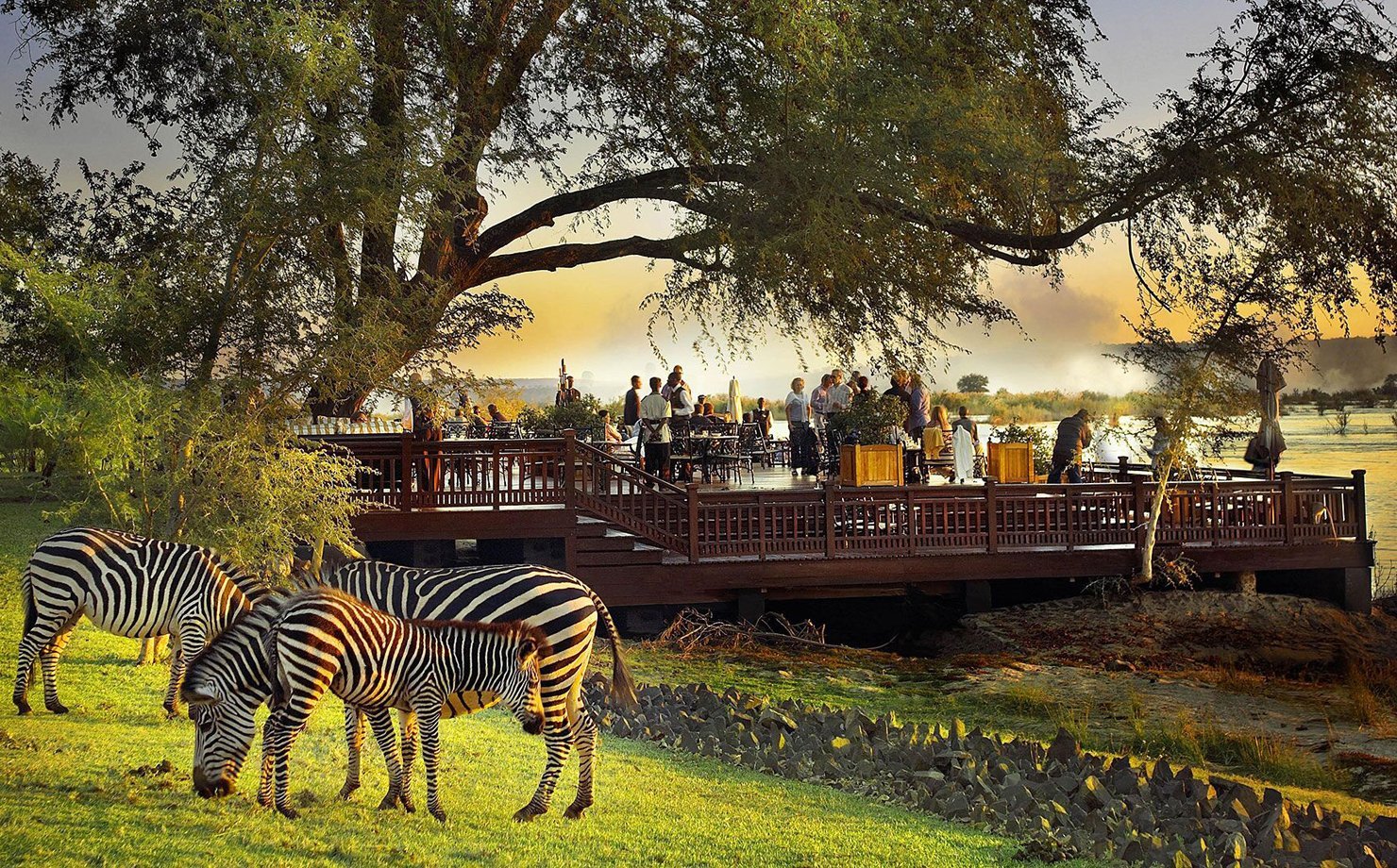 Hotel Royal Living Stone, em Victoria Falls, Zâmbia: integração com a natureza e jantares ao ar livre