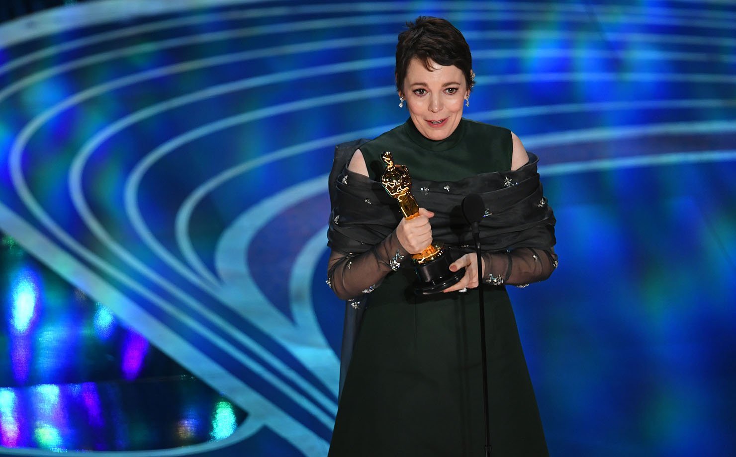 Olivia Colman recebe o Oscar de "Melhor Atriz" pelo seu papel de rainha Anne em "A Favorita"