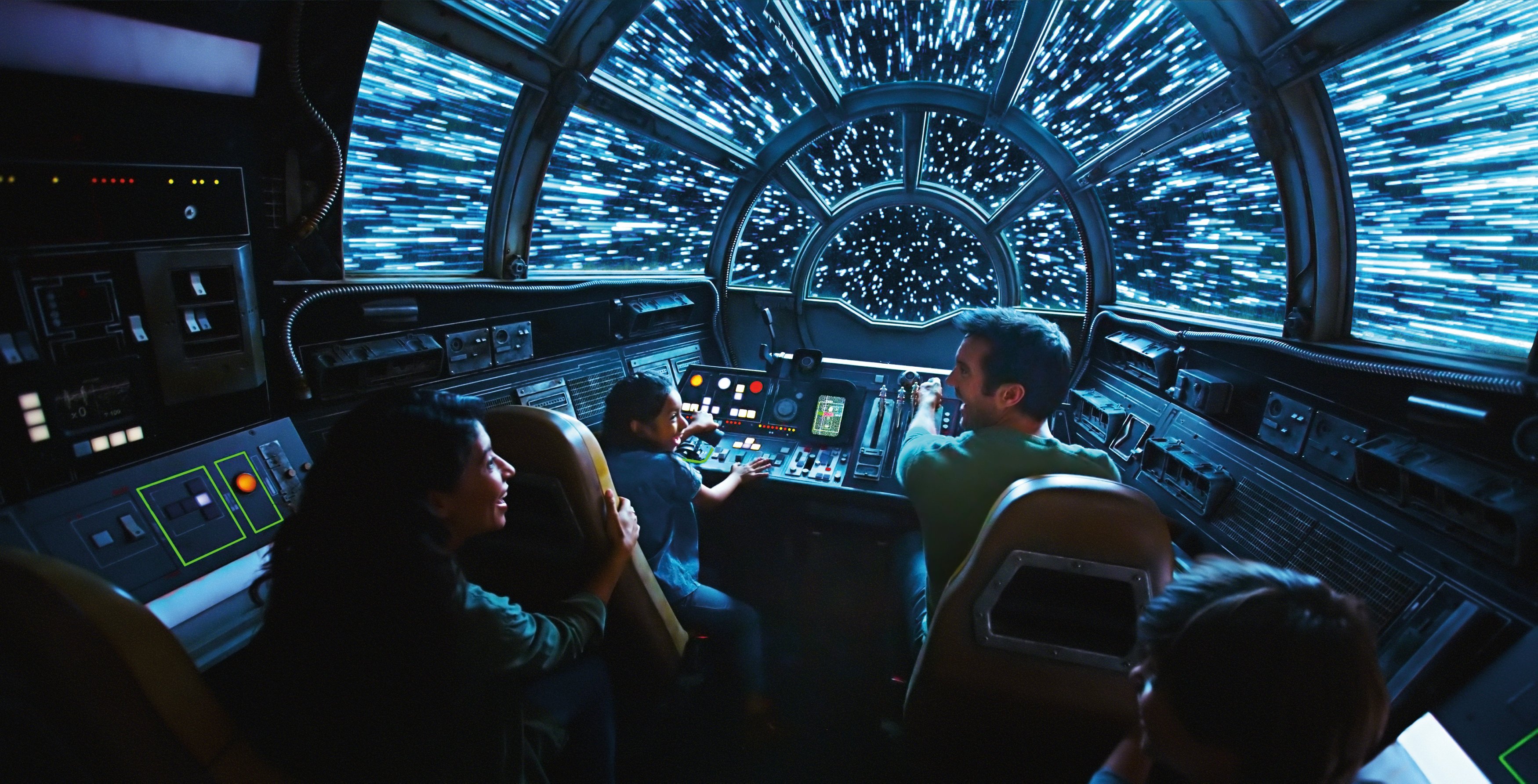 Guerra nas Estrelas: A Borda da Galáxia, dentro da Millennium Falcon: exibição Smugglers Run, vista nesta imagem da Disney Parks lançada da Disneyland Resort em Anaheim, Califórnia, EUA, 27 de fevereiro de 2019.