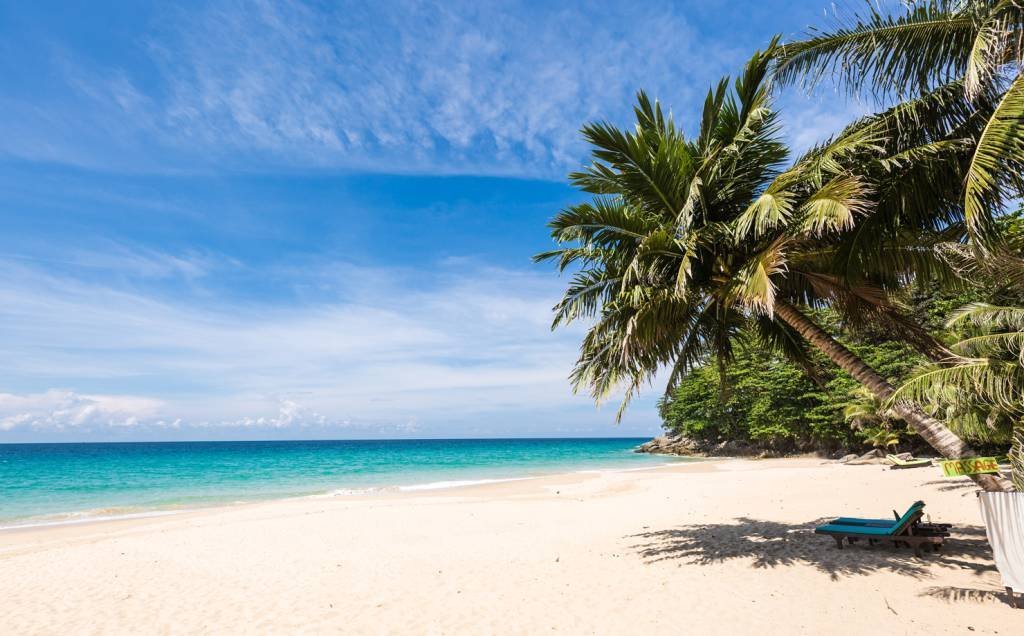 Praia de Phuket, na Tailândia