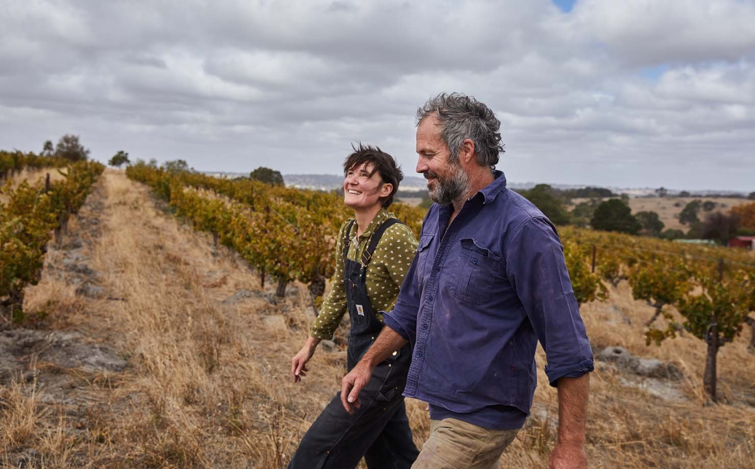 Abel Gibson e Emma Epstein na Ruggabellus Wines, no Eden Valley, sul da Australia