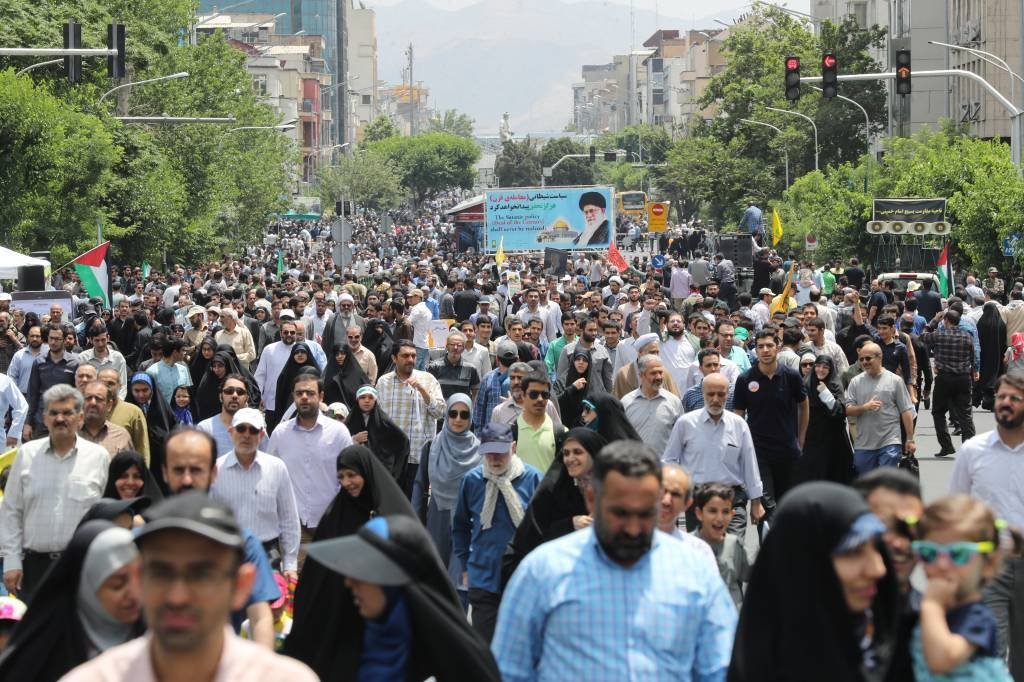 Manifestantes no Irã protestam em apoio aos palestinos e contra o plano de paz dos Estados Unidos