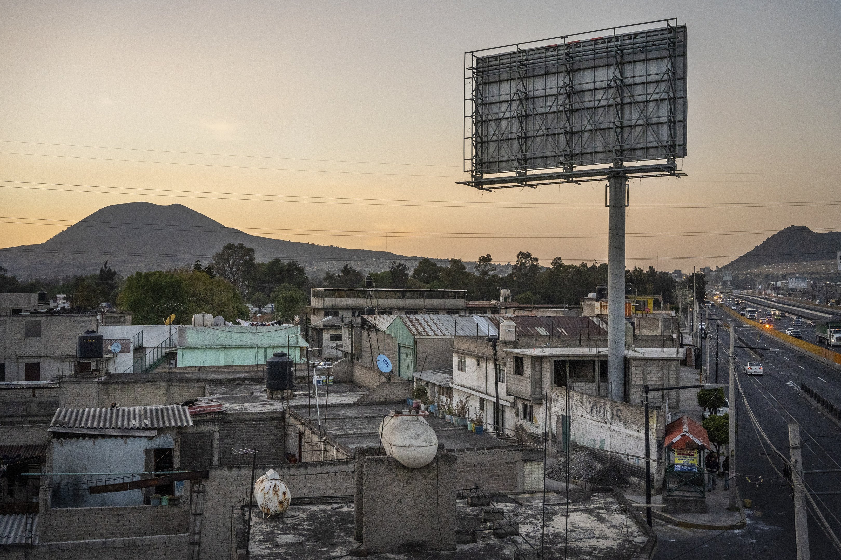 Bairro de Valle de Chalco, Cidade do México, onde fica a oficina de José Luis Rivera