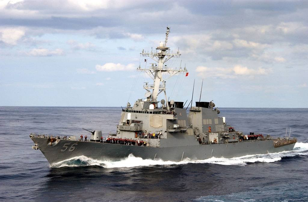 Navio americano "USS John S. McCain" em 19 de junho de 2009