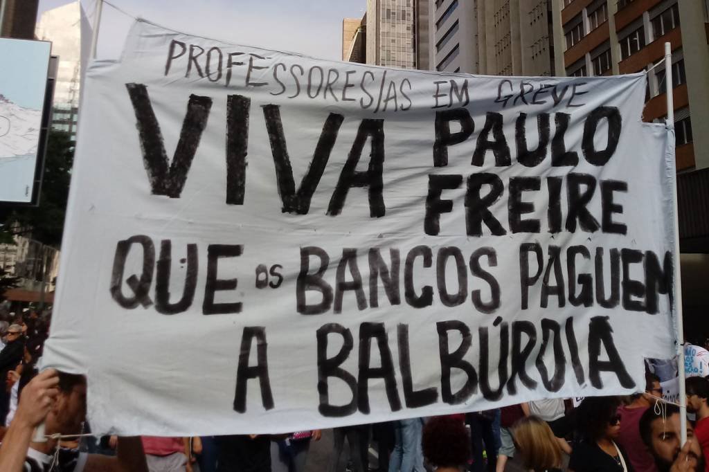 Protesto em São Paulo, no MAPS, contra cortes na educação