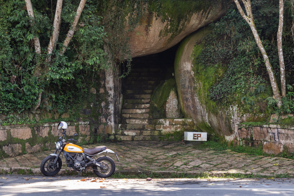 Gruta da Glória, Estrada dos Romeiros 