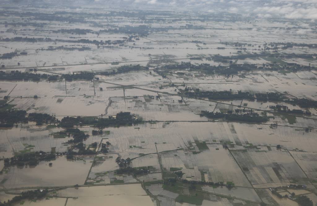 Chuvas de monção provocam enchentes e alagamentos em plantações no Nepal