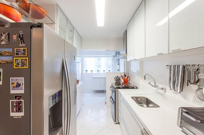 Cozinha compacta: projeto de Pereira Reade Arquitetos