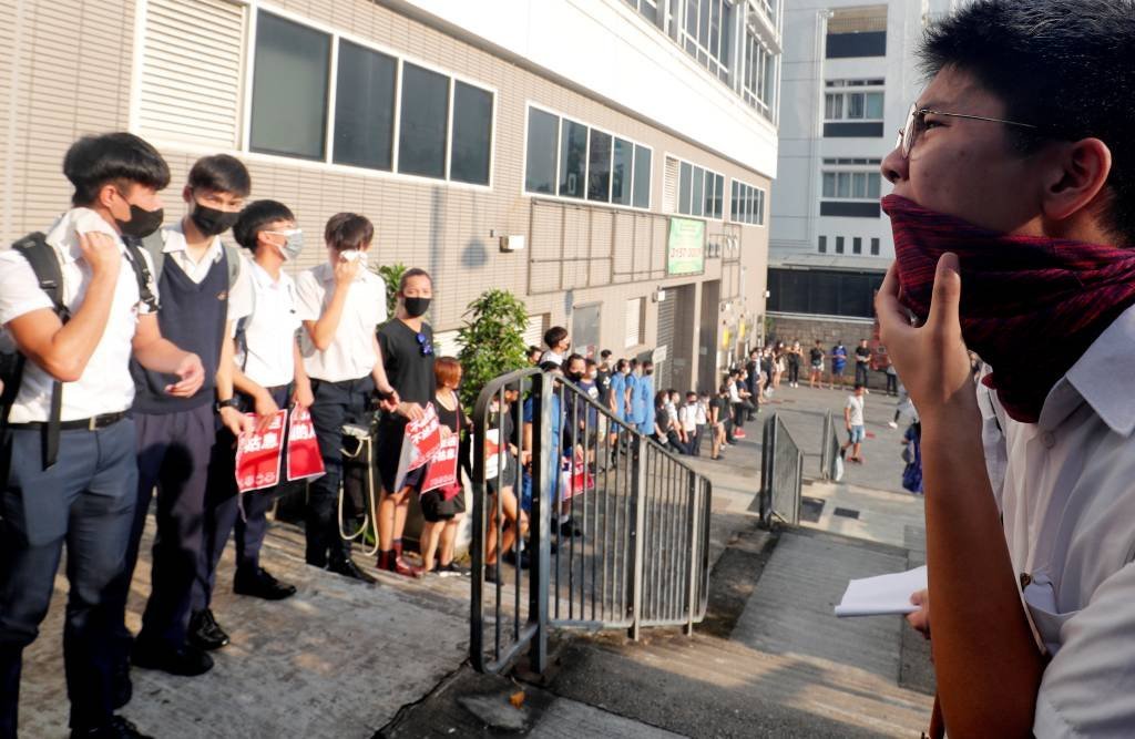 Estudantes protestam em Hong Kong contra o governo 