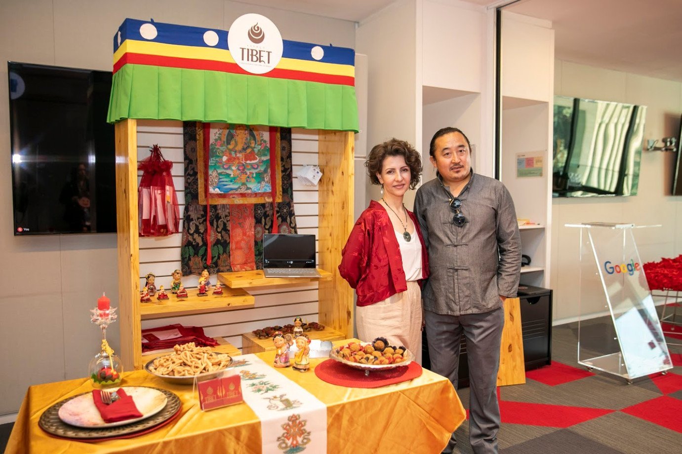 Adriana Shak e Ogyen Shak, do Espaço Tibet