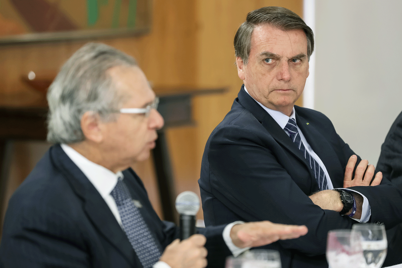 Bolsonaro elogia Guedes e diz ser feliz em "casamento" com o ministro |  Exame