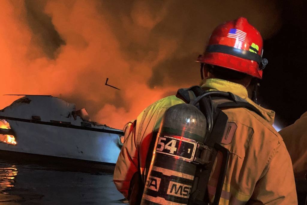 Incêndio em barco da Califórnia deixa mais de 30 desaparecidos