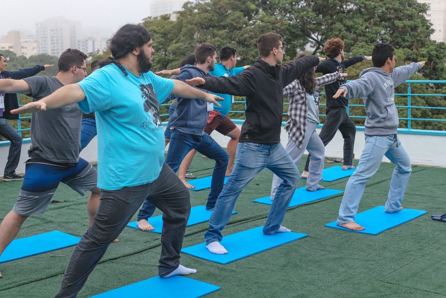 Yoga no escritório da Quero Educação