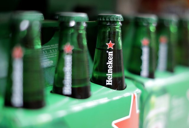 Cervejas da Heineken vistas em mercado na França