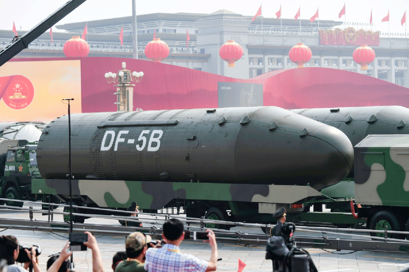 Míssil chinês DF-17 é apresentado em desfile militar em 1º de outubro de 2019, em Pequim, no 70º aniversário do regime comunista