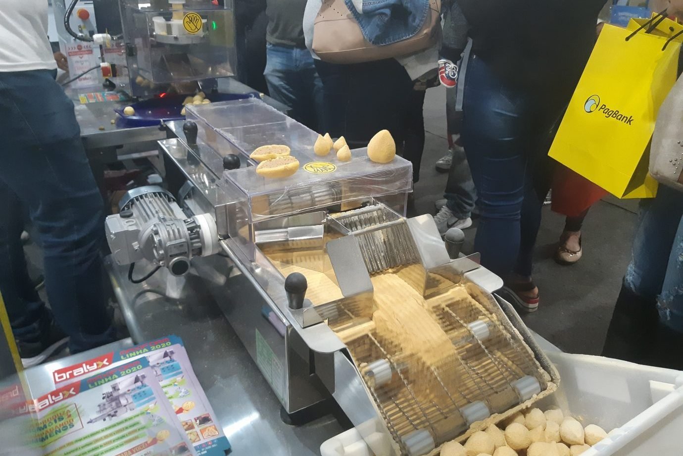 Máquina de empanar coxinhas da Bralyx