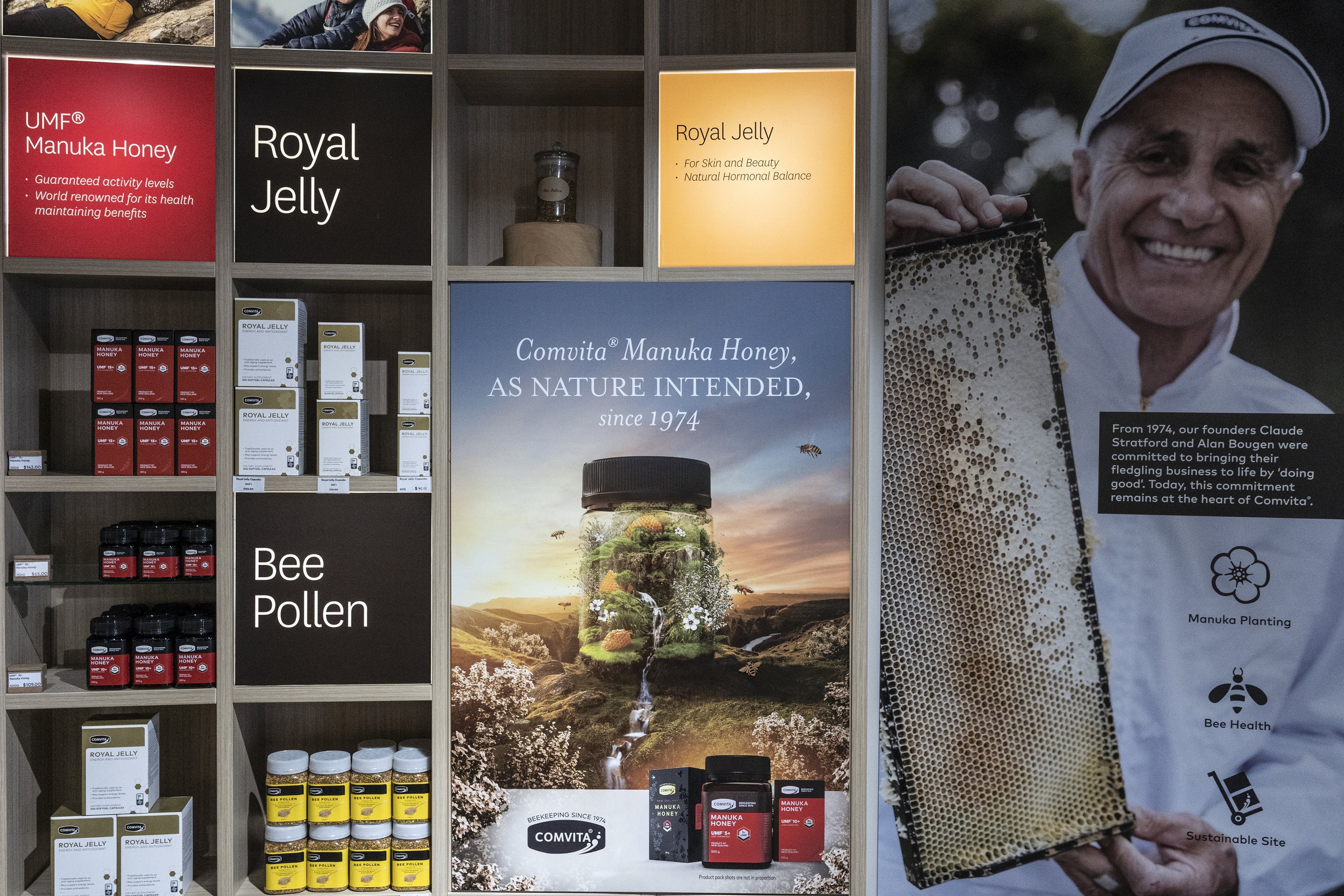 Anúncio do mel manuka em Paengaroa, Nova Zelândia