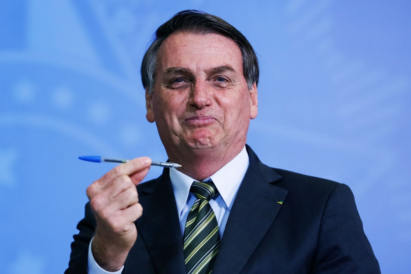 Bolsonaro assina desfiliação e deixa o PSL | Exame