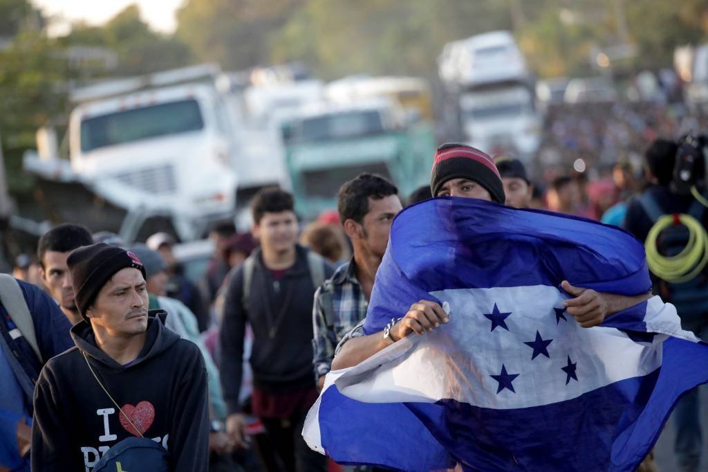 Centenas de migrantes chegam ao México através da Guatemala