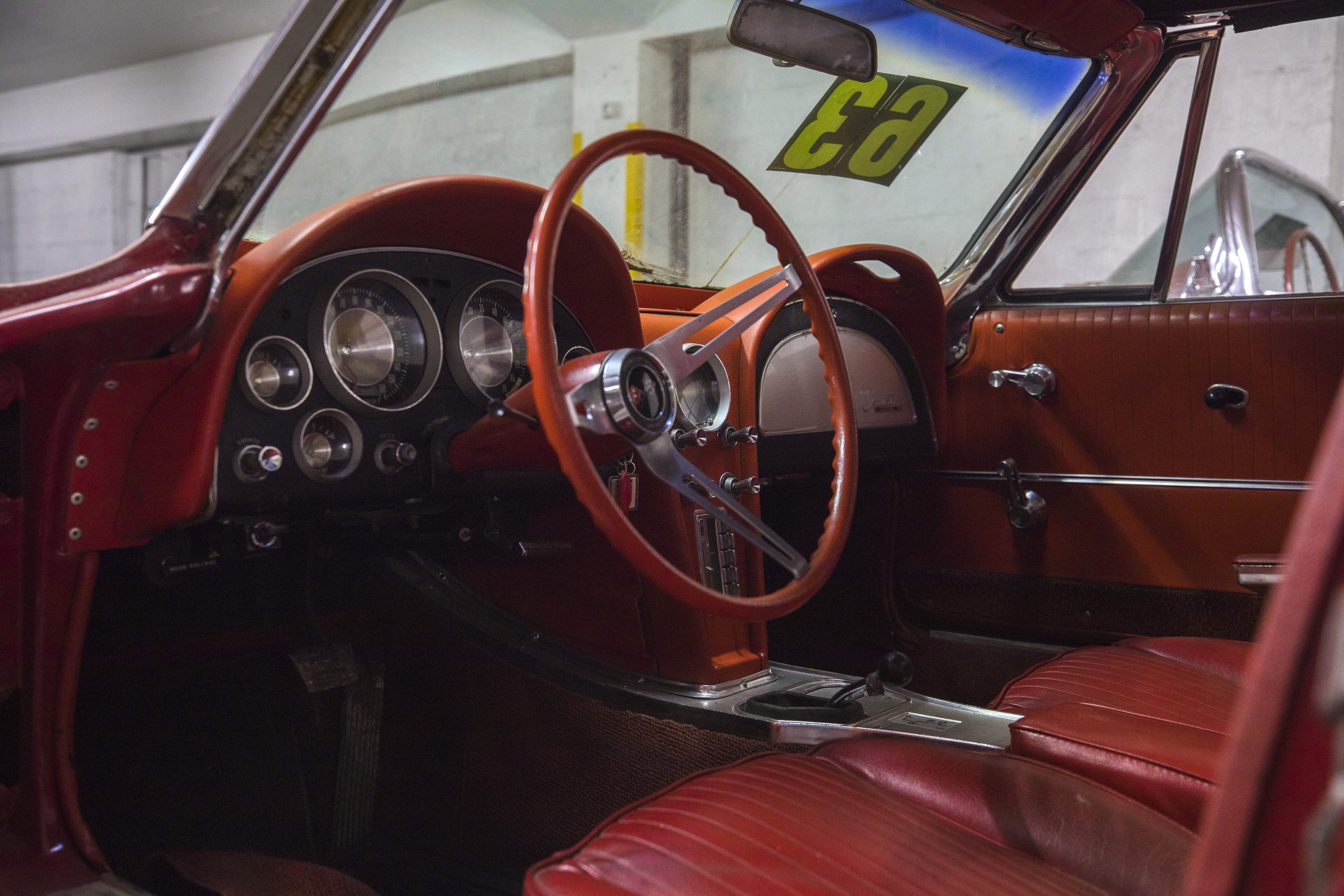 Coleção Peter Max Corvettes, em Nova York: interior de um Corvette de 1963