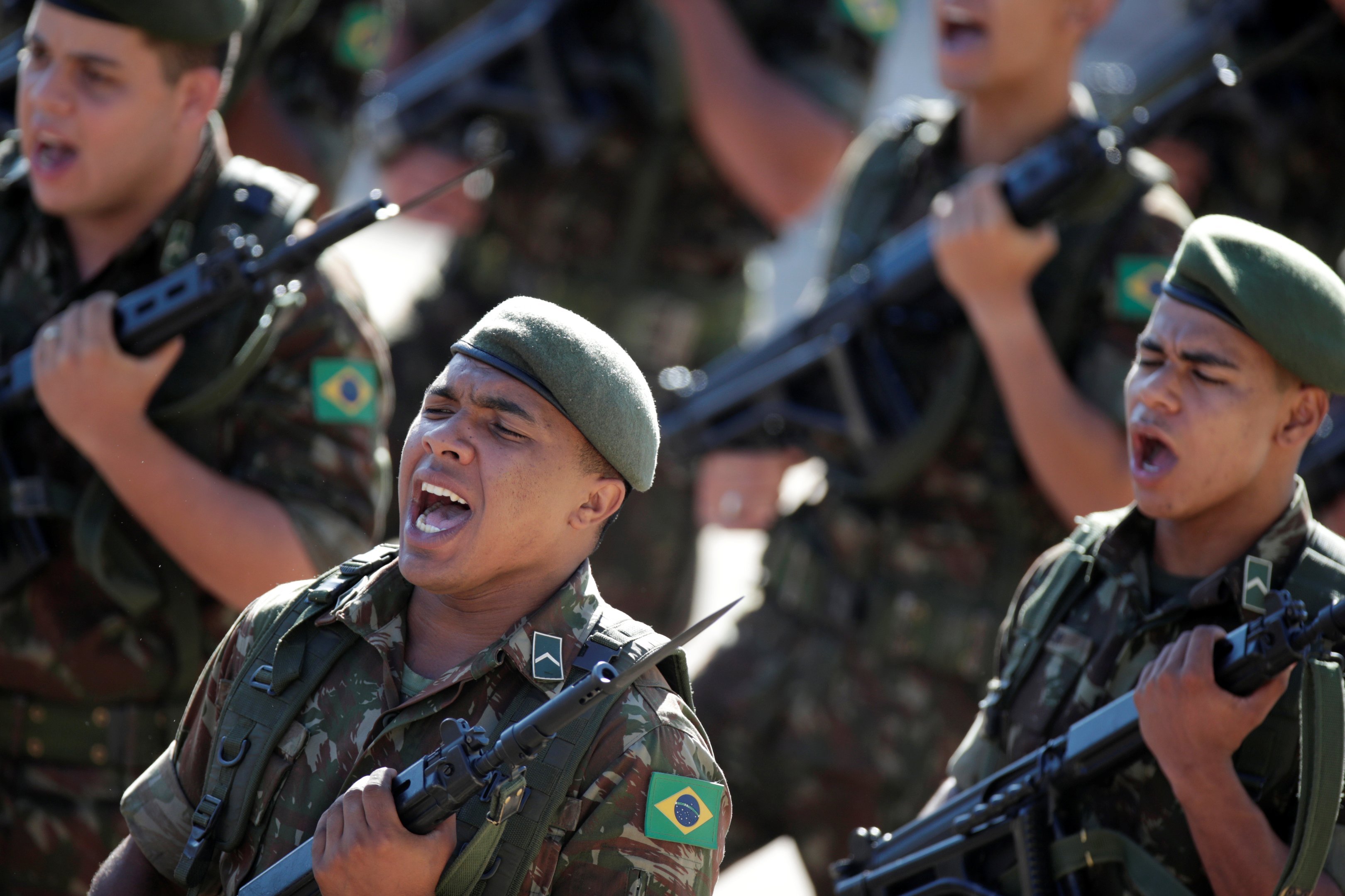 Soldados participam de cerimônia em Brasília