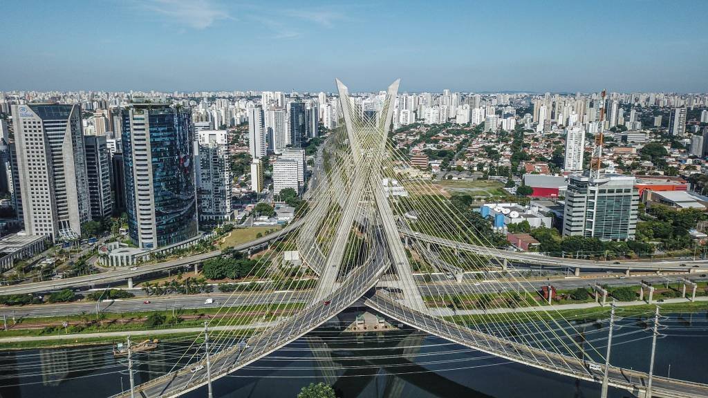 Ponte Estaiada durante quarentena de coronavírus em São Paulo