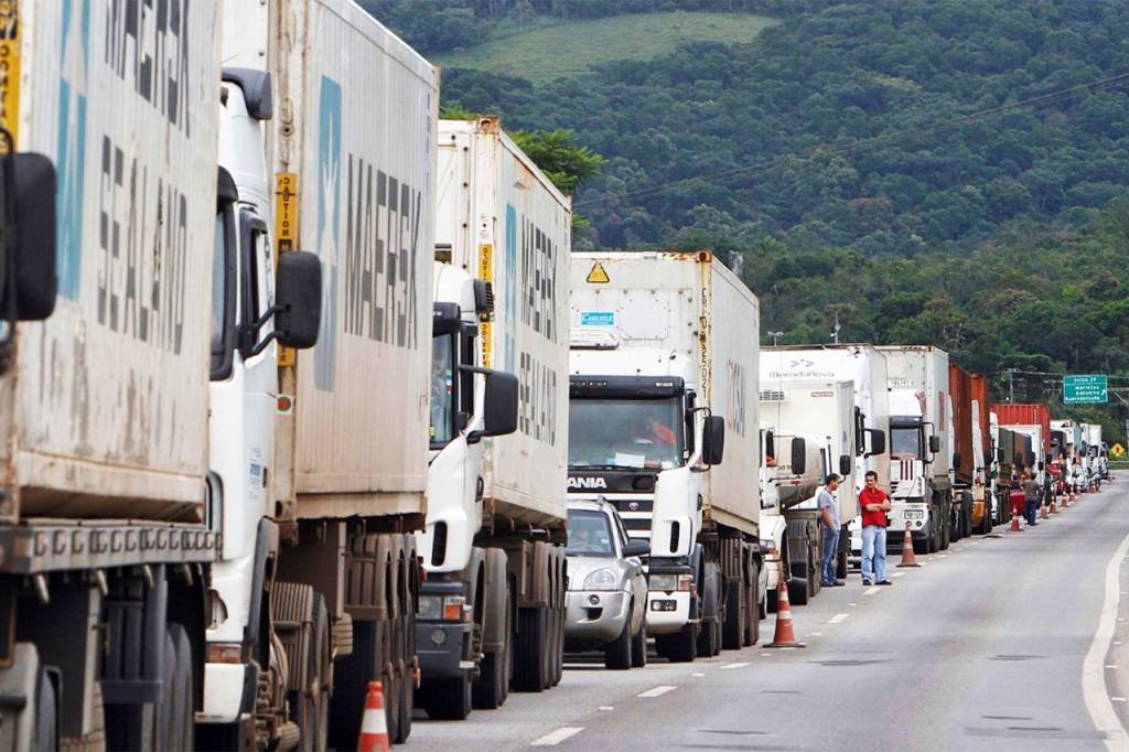 Greve Dos Caminhoneiros Marcada Para 1º De Fevereiro Ganha Apoio Da Cnttl Exame