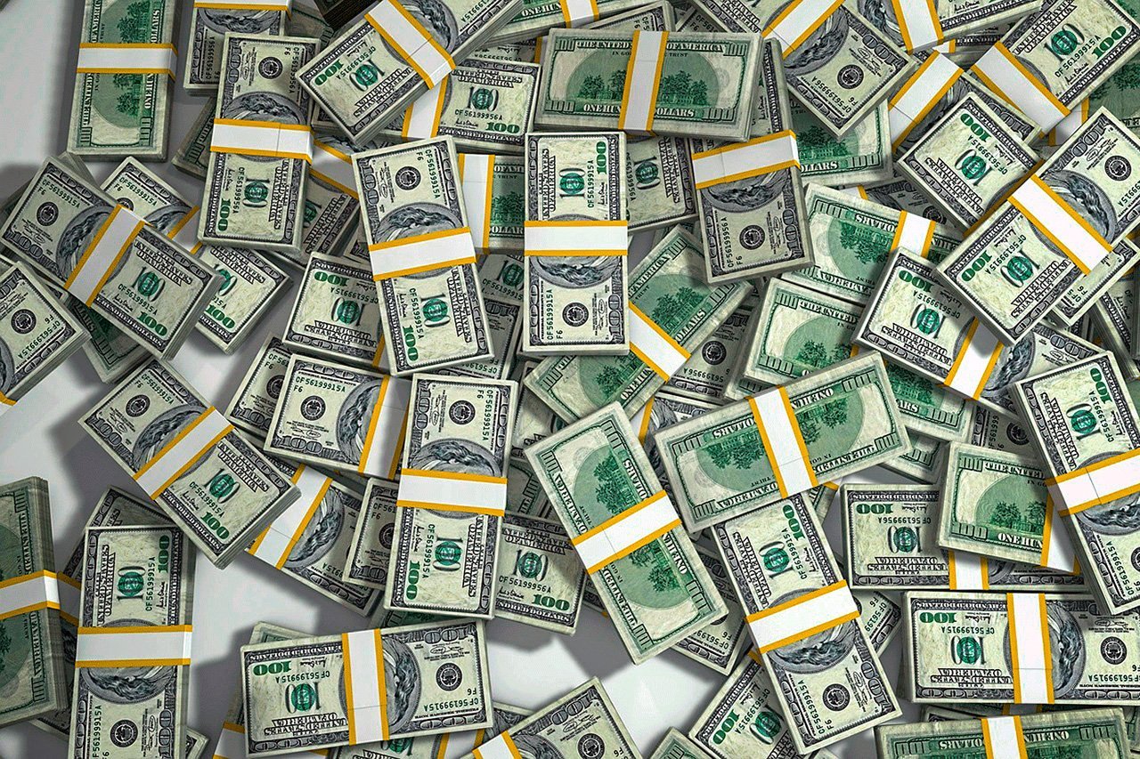 Dólar cai para abaixo de R$ 4,95 com otimismo sobre melhora econômica
