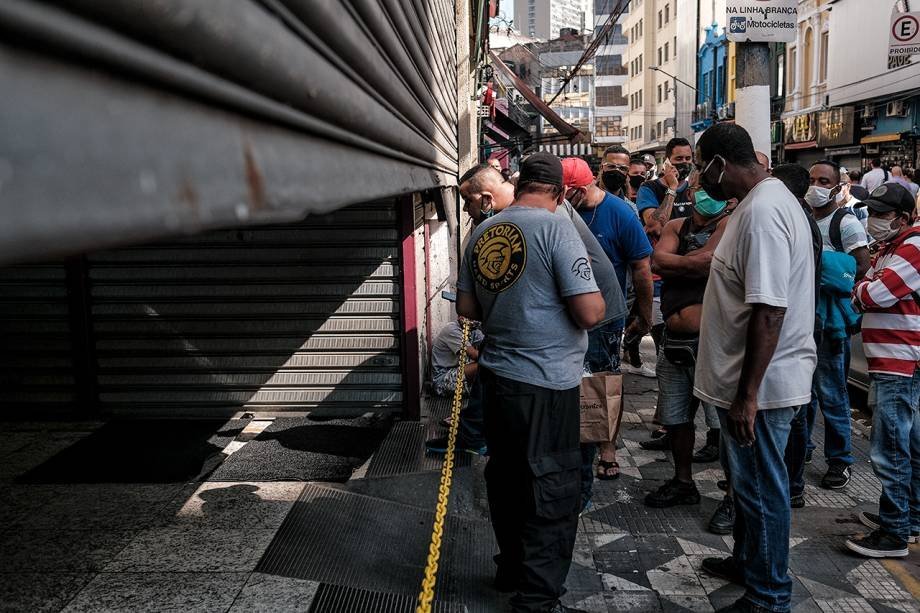 DSF7442 São Paulo “reaberta”: fotos mostram rua 25 de março lotada