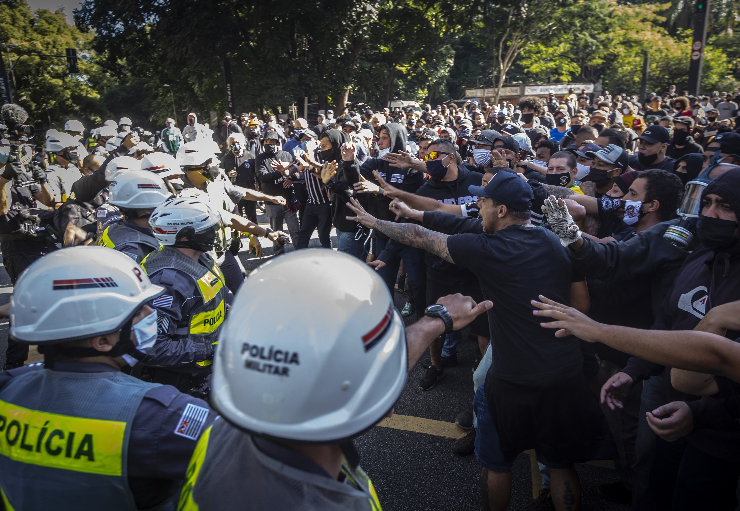 Torcedores fazem ato a favor da democracia e contra Bolsonaro, neste domingo, (31) na Av. Paulista, SP