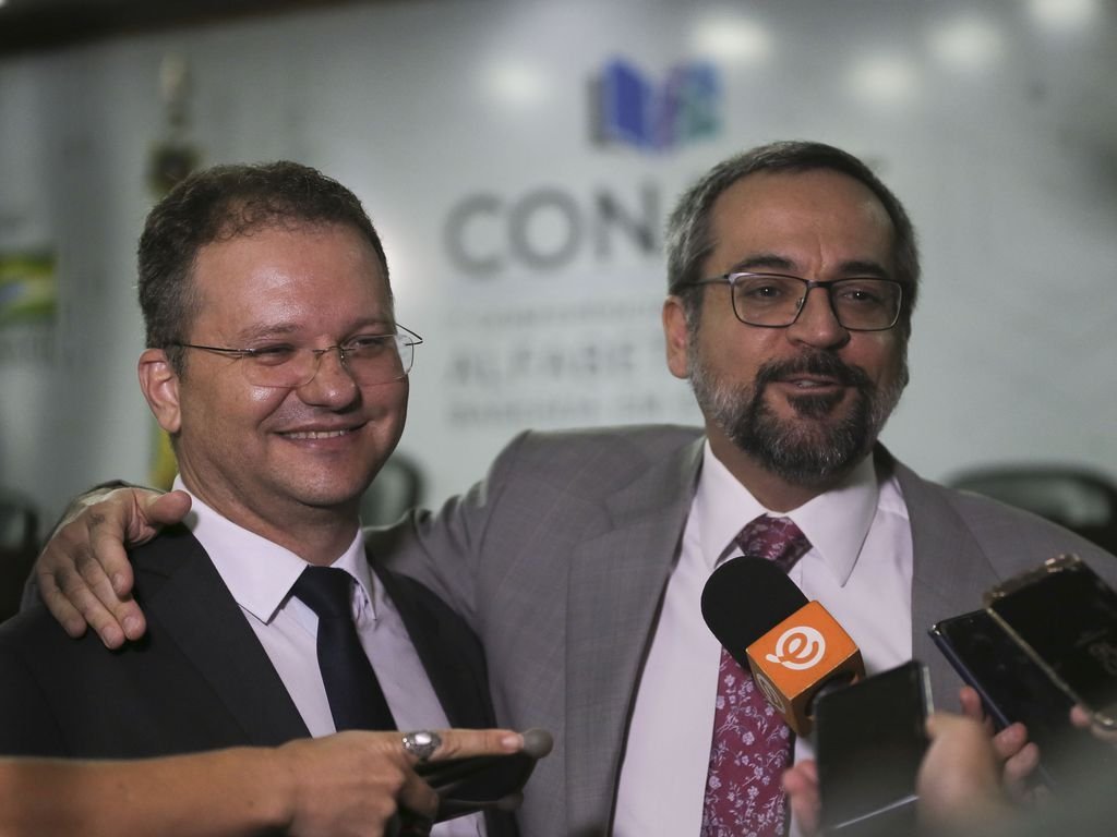 Secretário nacional de Alfabetização, Carlos Nadalim, é cogitado para assumir o Ministério da Cultura após a saída de Weintraub