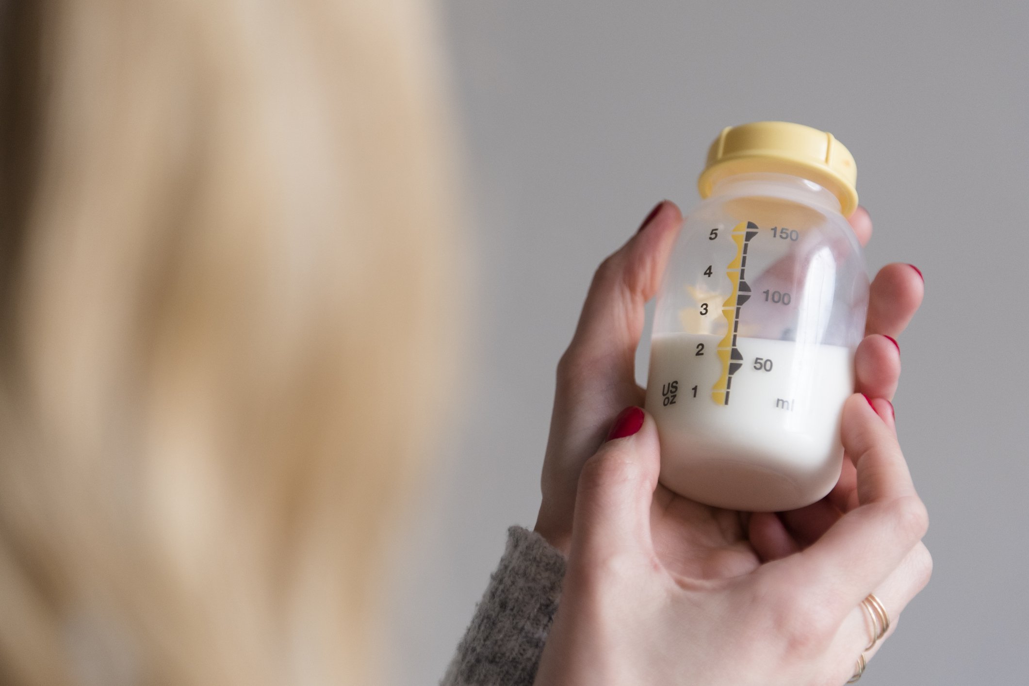 Cientista coleta leite materno para encontrar tratamento contra covid-19 |  Exame