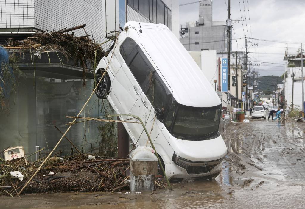 Inundações transformam ruas em rios e deixam ao menos 44 mortos no Japão