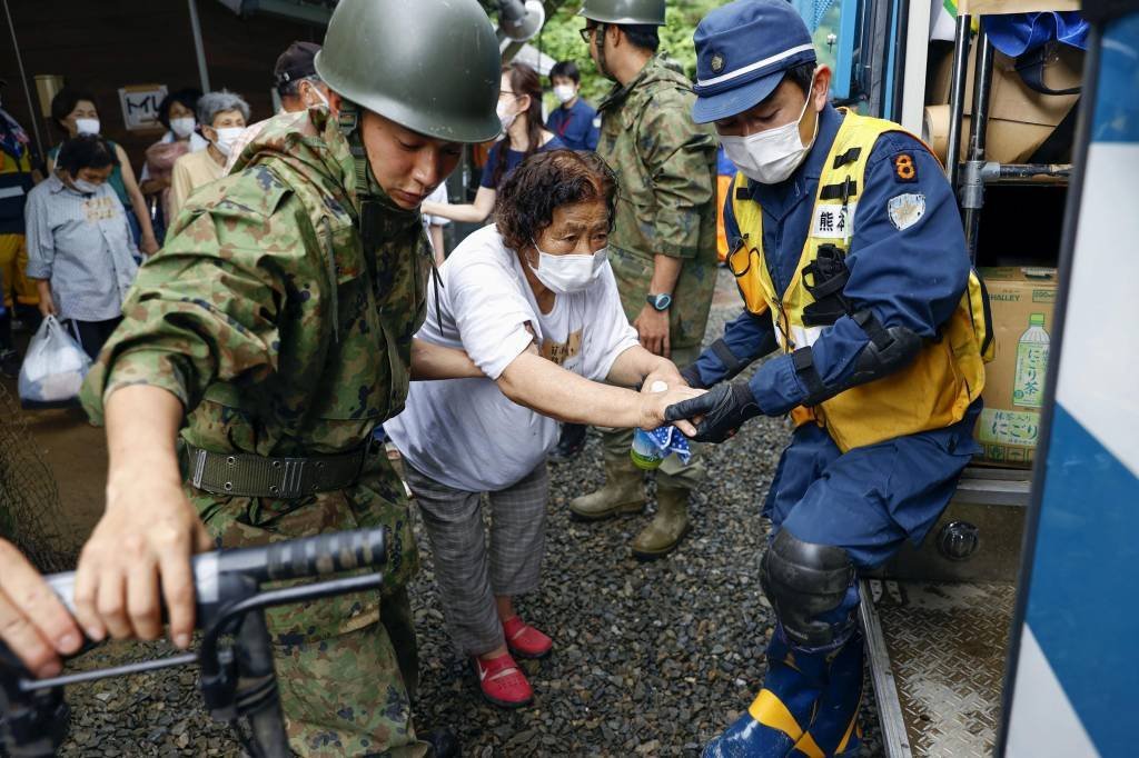 Inundações transformam ruas em rios e deixam ao menos 44 mortos no Japão