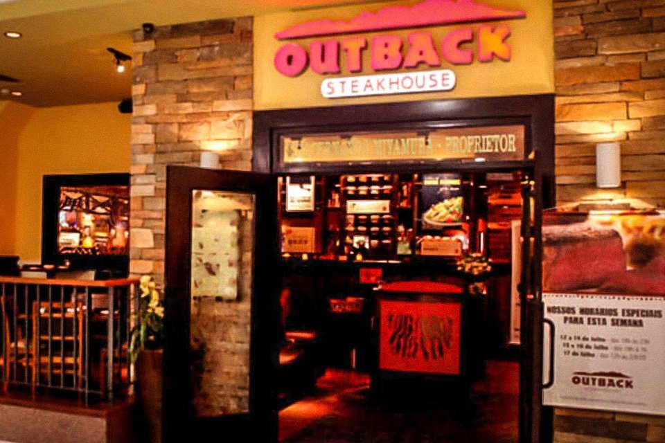 Restaurante da rede Outback oferece doação e crédito extra no cartão presente