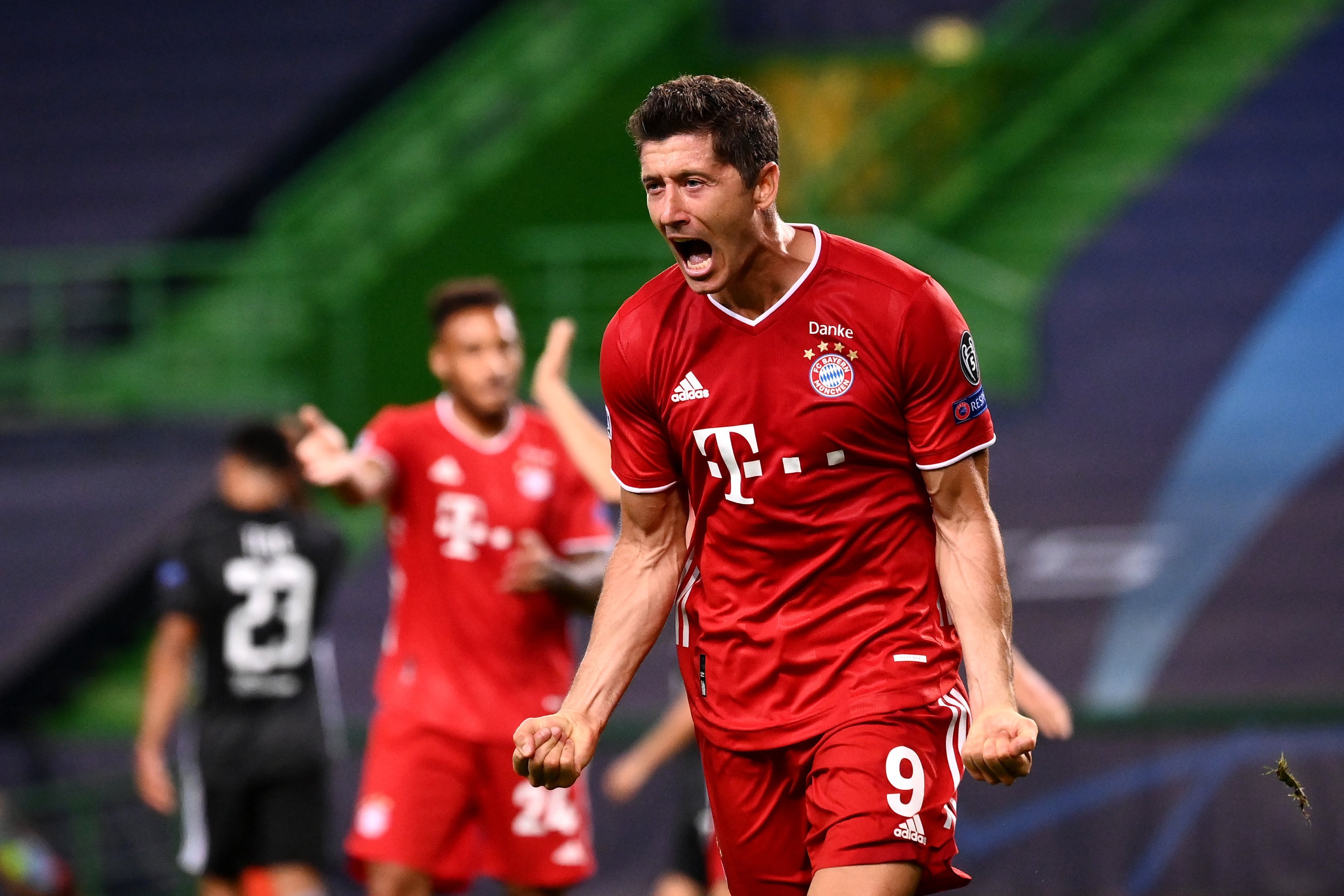 Robert Lewandowski, do Bayern de Munique, comemora seu gol contra o Lyon, na semifinal da Liga dos Campeões, em Lisboa (19/8/2020)