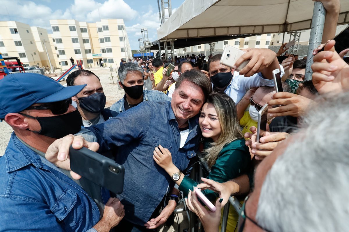 Bolsonaro é recebido por aglomeração de apoiadores no RN; veja vídeo