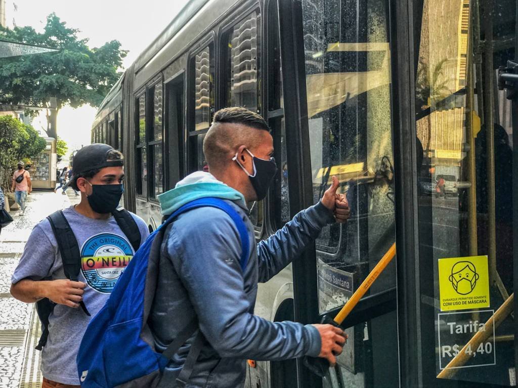 Coronavírus – Transporte público, Pontos de ônibus na região da Avenida Paulista x Consolação. São Paulo – SP