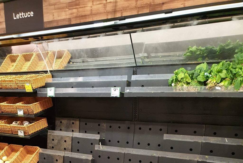 Prateleiras vazias em supermercado de Melbourne, na Austrália, diante de lockdown devido ao coronavírus