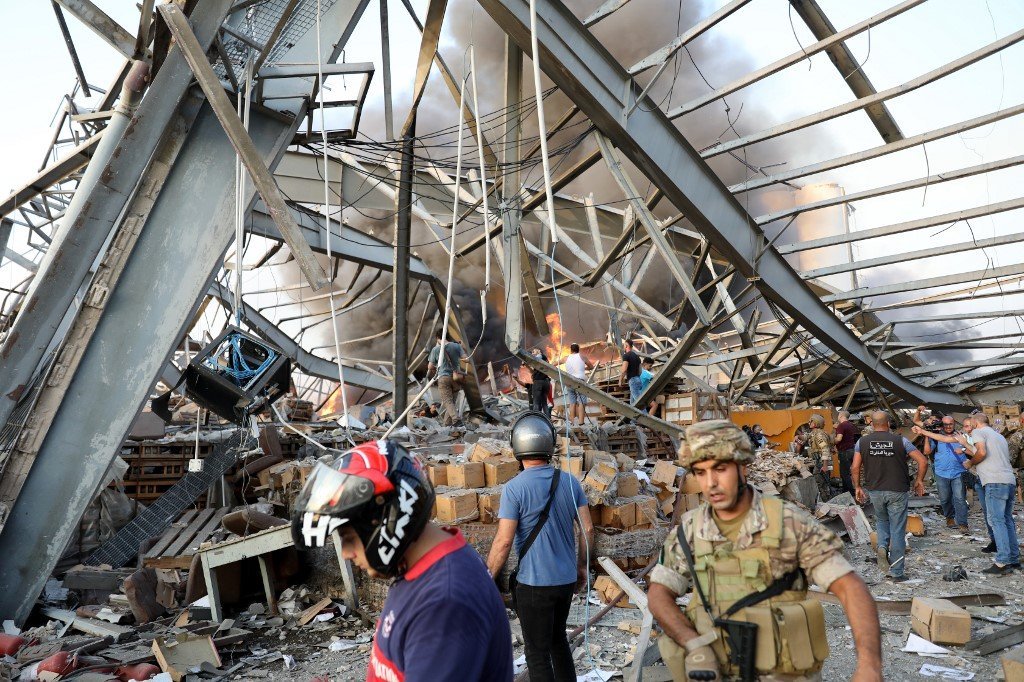 Explosão deixa Beirute, capital do Líbano, com cenas de guerra
