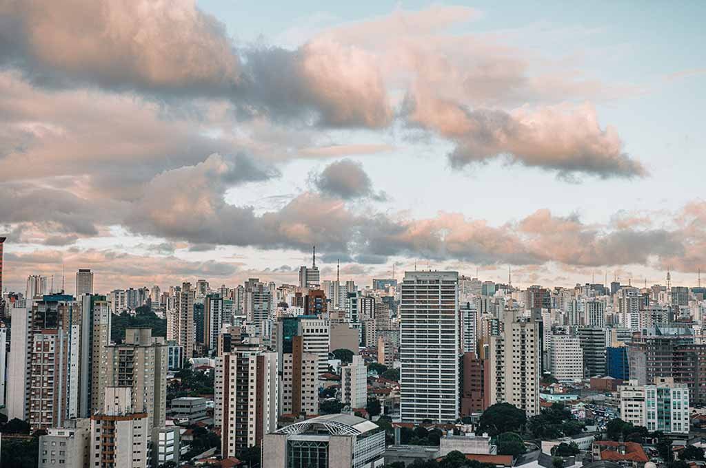 São Paulo Skyline; Pinheiros; Prédios; Nuvens