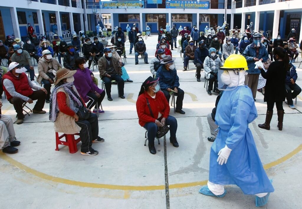 Vacina chinesa contra covid-19 chega ao Peru para testes em voluntários