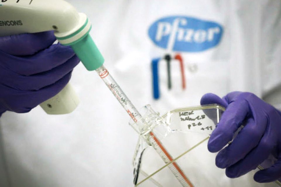 Vacina da covid-19 da Pfizer induz resposta imune em teste ...
