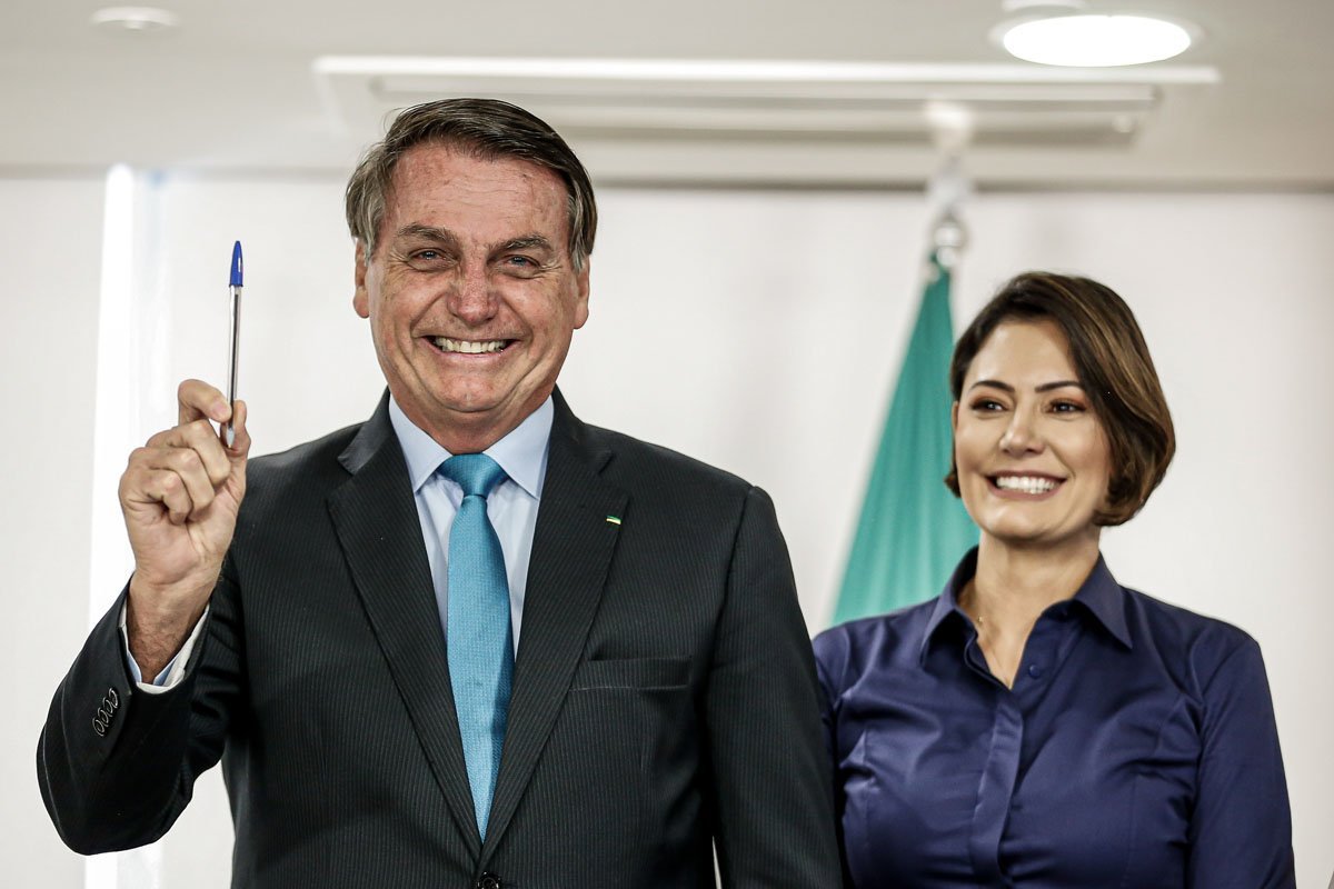 O presidente da República, Jair Bolsonaro e a primeira-dama, Michelle Bolsonaro, participam da cerimônia de assinatura do decreto que institui a Política Nacional de Educação Especial: Equitativa, Inclusiva e com Aprendizado ao Longo da Vida