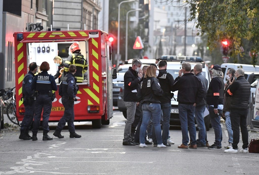 Equipe de seguranças após ataque a padre ortodoxo em Lyon