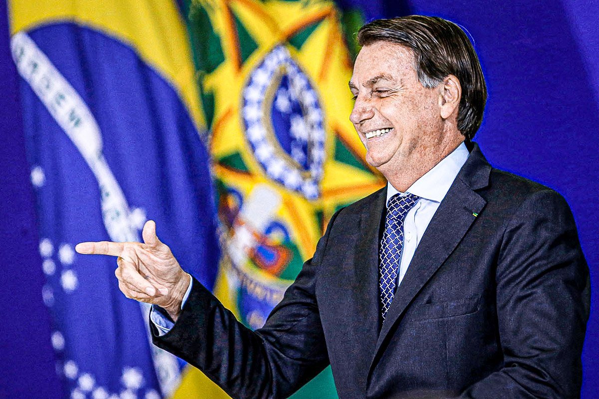 O presidente do Brasil, Jair Bolsonaro, gesticula durante cerimônia no Palácio do Planalto em Brasília, Brasil, 9 de novembro de 2020. REUTERS / Adriano Machado