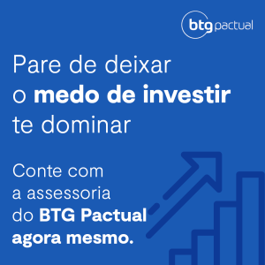 Banner azul do BTG Pactual com letras brancas sobre deixar medo de investir de lado