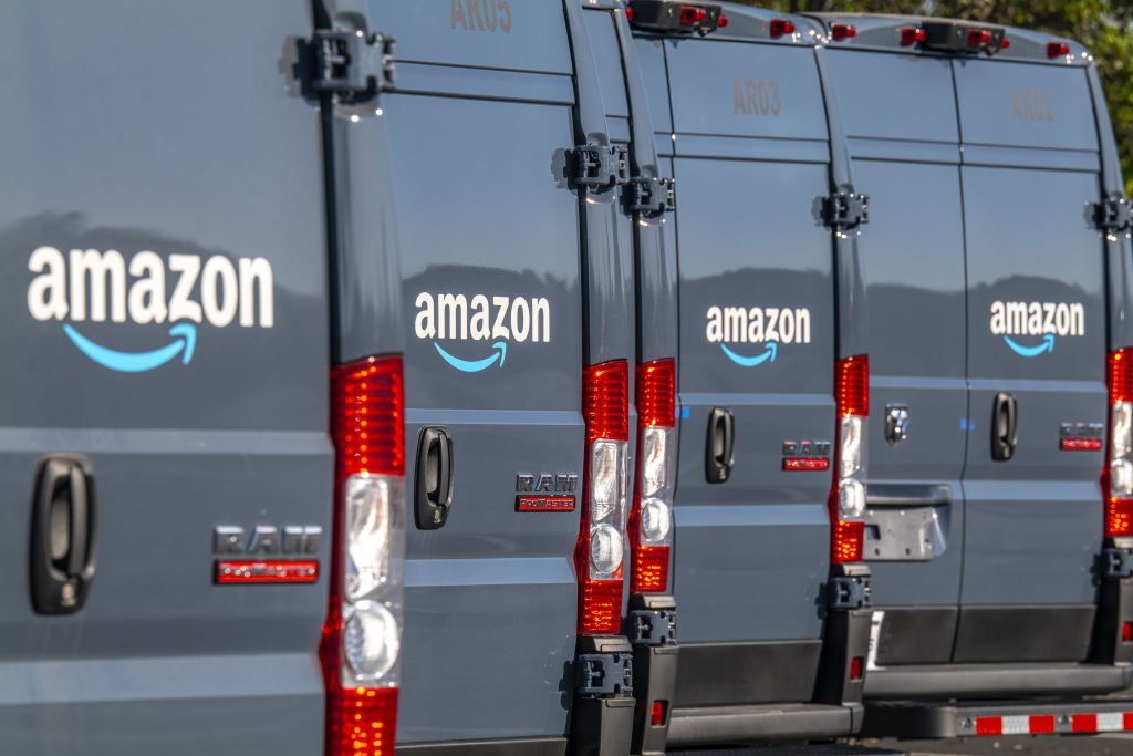 Carros de entregas da Amazon