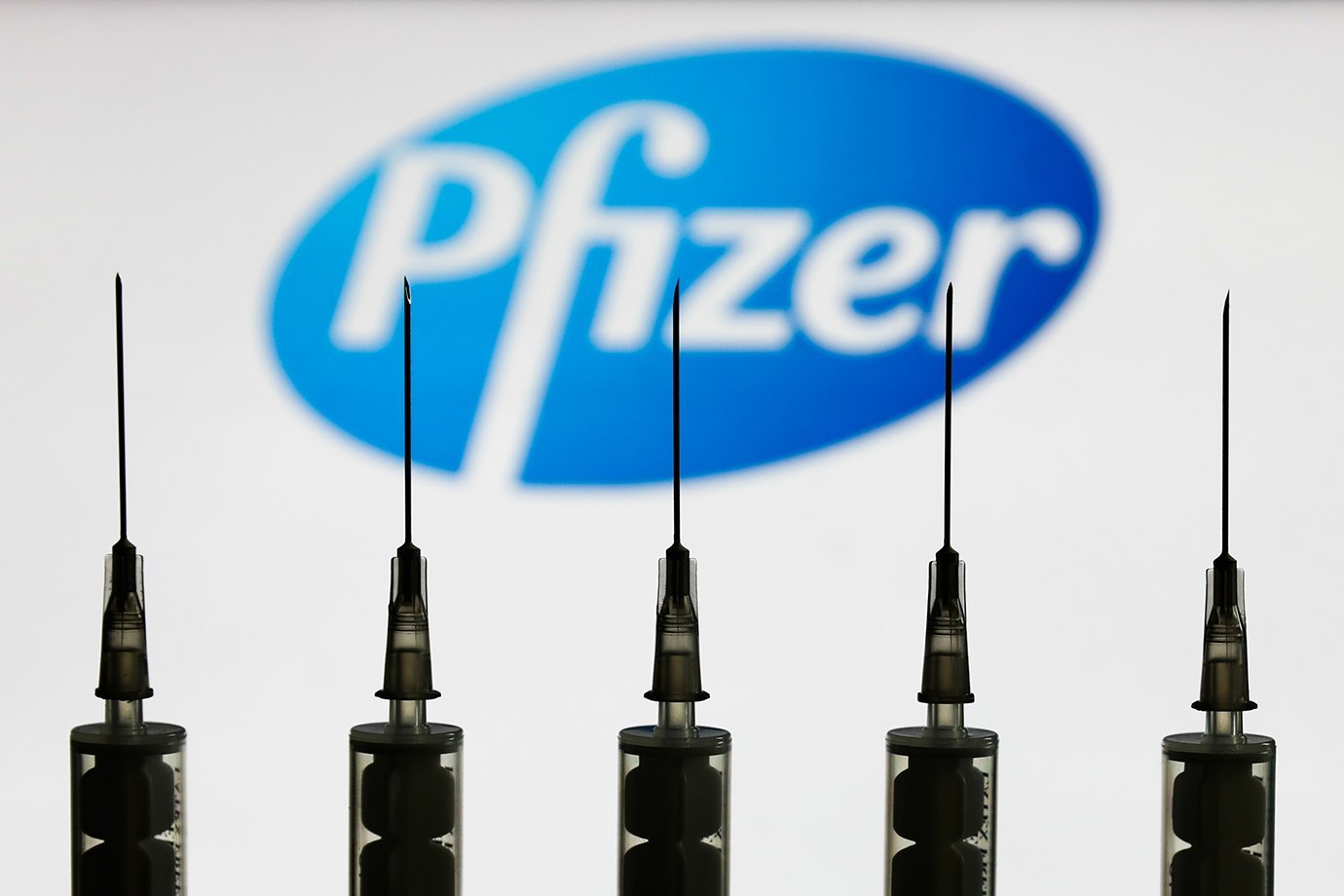 Acordo com Pfizer prevê primeiro lote de vacinas no Brasil ...